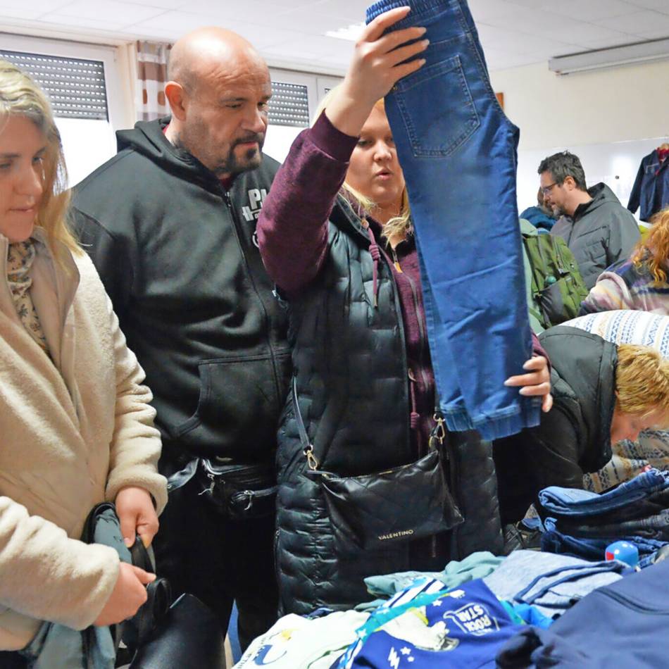Beim Kindersachentrödelmarkt auf Tönisheide herrschte wieder ein großer Andrang weit über Velbert hinaus: Flohmarkt finanziert die Arbeit des CVJM