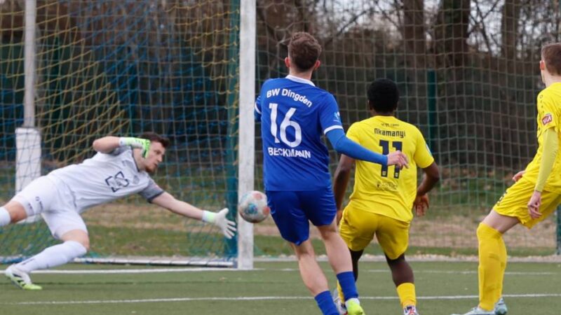 Nach Platzverweis vor der Pause: SC St. Tönis löst in Unterzahl die Handbremse und kommt spät zu einem Punkt