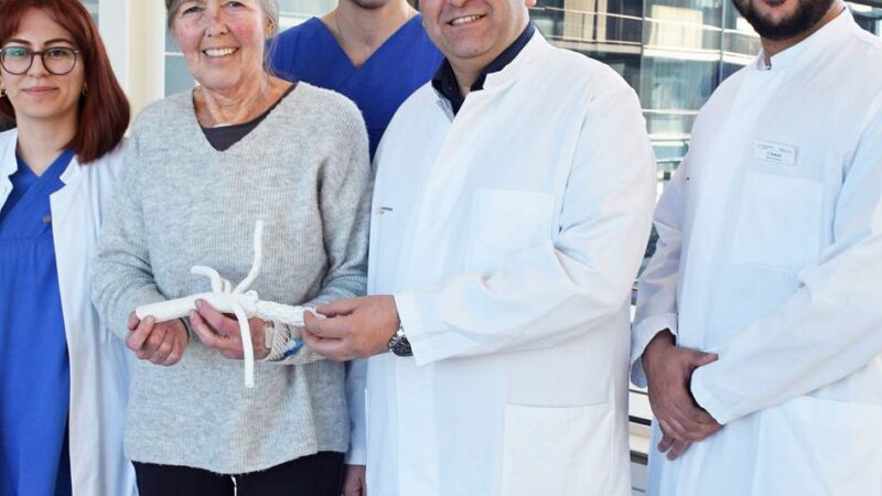 Patientin das Leben gerettet: Uniklinik Düsseldorf setzt bei Schlagader-OP erstmals auf innovative Technik