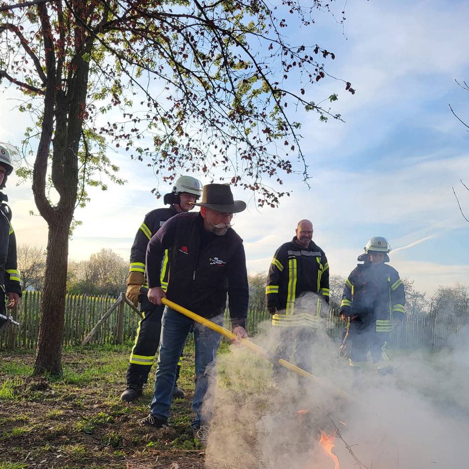 Zwischen Eierlikör und Einsatz: Horst Lichter – der Fernsehliebling, der das Feuer entdeckte