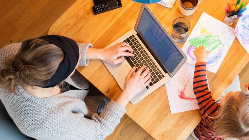 Neusser Ärztin zeigt Wege aus der Überlastung: „Das Leben darf leicht und schön sein“