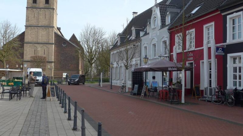Mehr Aufenthaltsqualität in Rheinberg: Grüne und Linke wollen Durchfahrt am Großen Markt sperren