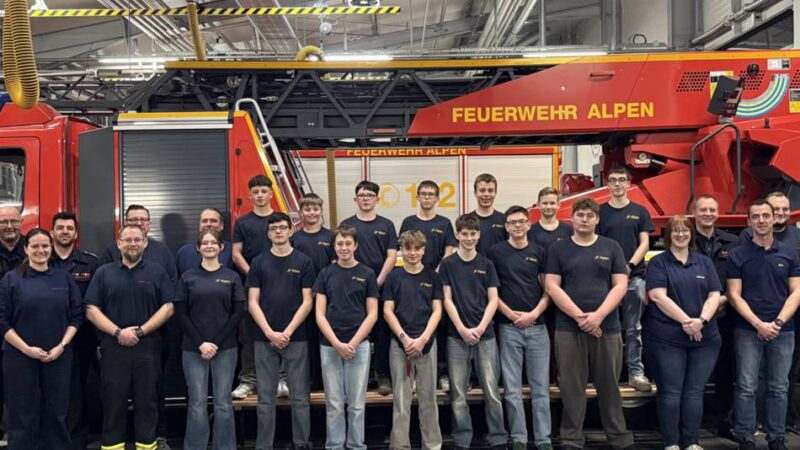 Jugendfeuerwehr Alpen: Feuerwehr-Nachwuchs tagt wie die Großen
