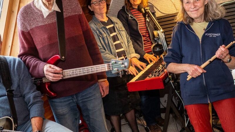 Musiker aus Meerbusch und Düsseldorf: Senioren-Rockband mag es am liebsten laut