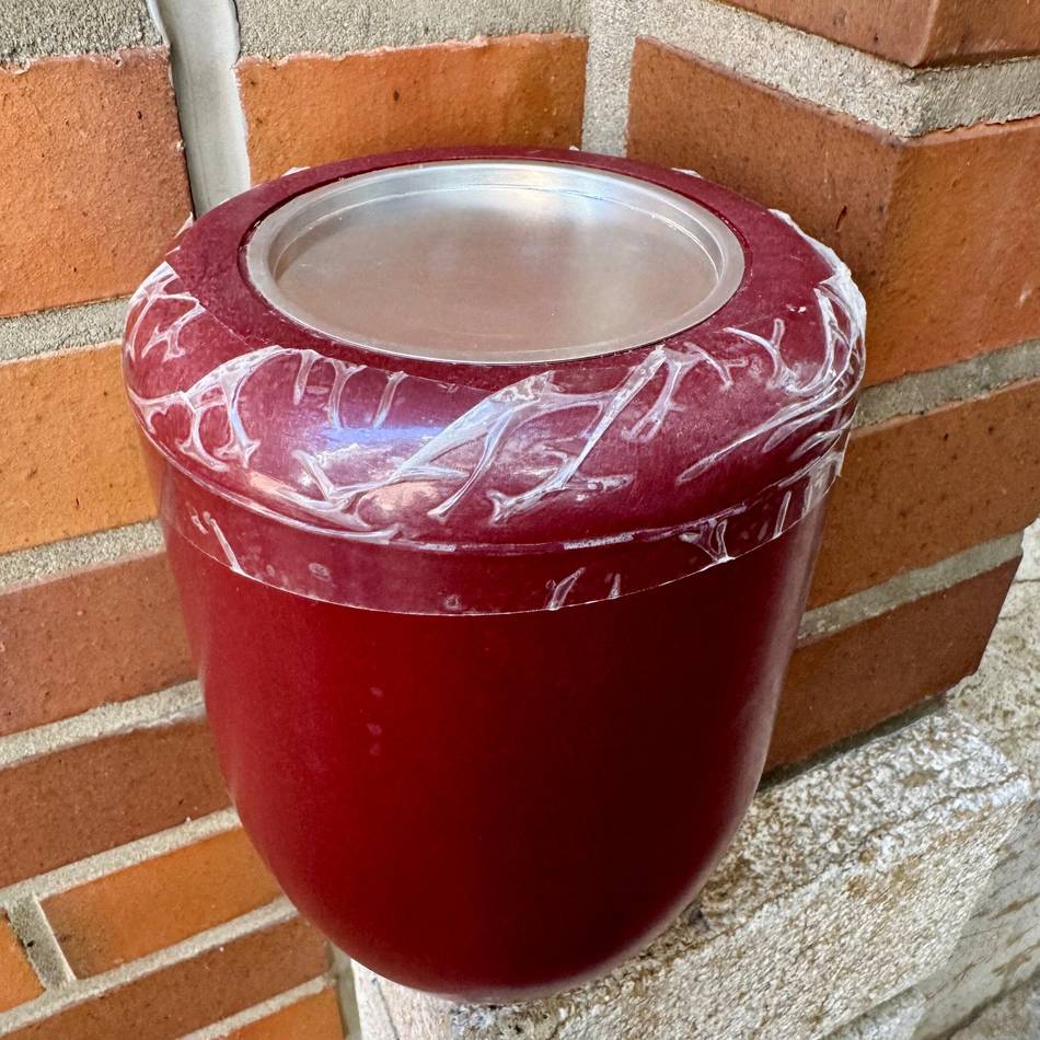 Nach mysteriösem Fund am Rhein: In Neuss gefundene Urne ist in der Gerichtsmedizin