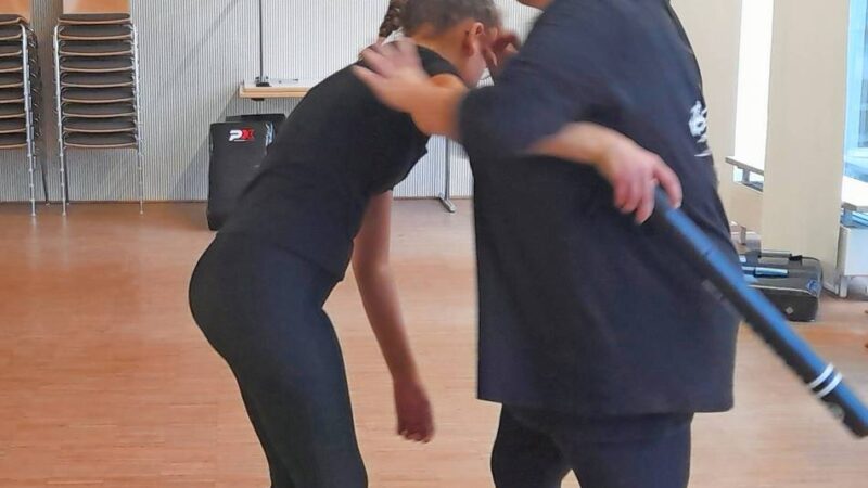 Selbstverteidigung für Kinder und Erwachsene mit Jessica und Oliver van Bree im Corneliushaus: Selbstbewusstsein und Deeskalation statt nur Opfer-Rolle