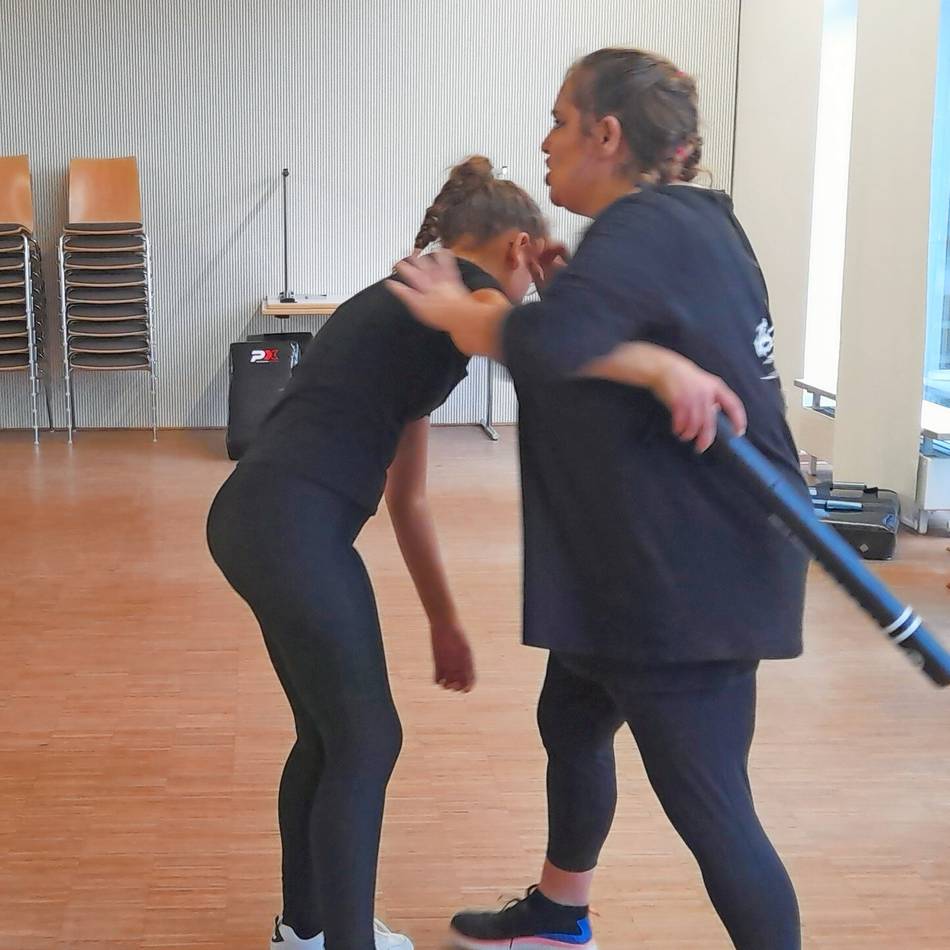 Selbstverteidigung für Kinder und Erwachsene mit Jessica und Oliver van Bree im Corneliushaus: Selbstbewusstsein und Deeskalation statt nur Opfer-Rolle