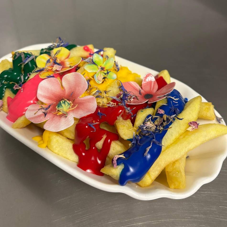 Schön und lecker?: Neusser Imbiss serviert Blumen-Pommes zur Landesgartenschau