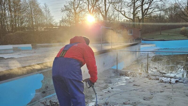 Schwimmen in Mettmann: Wie das Naturfreibad fit für die Badesaison gemacht wird