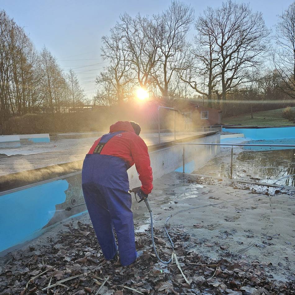 Schwimmen in Mettmann: Wie das Naturfreibad fit für die Badesaison gemacht wird