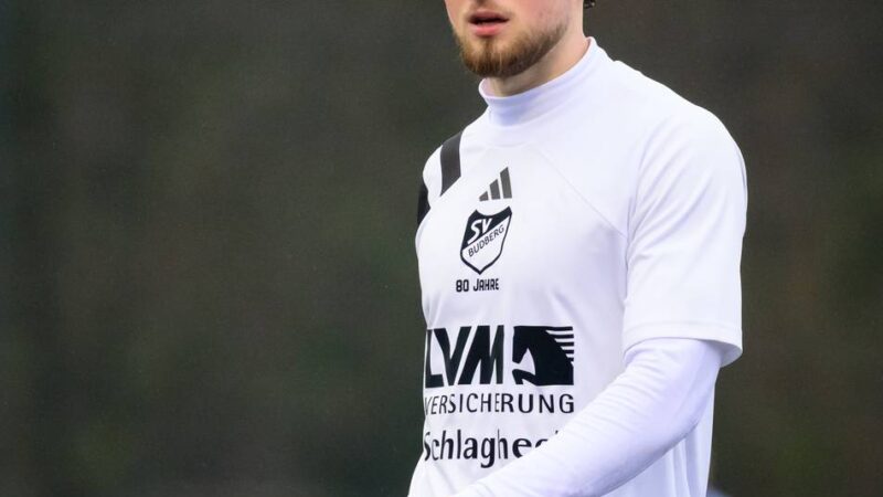 Sonntag-Spiel in Katernberg: Alessandro Hochbaum ist Budbergs Mittelfeld-Stratege