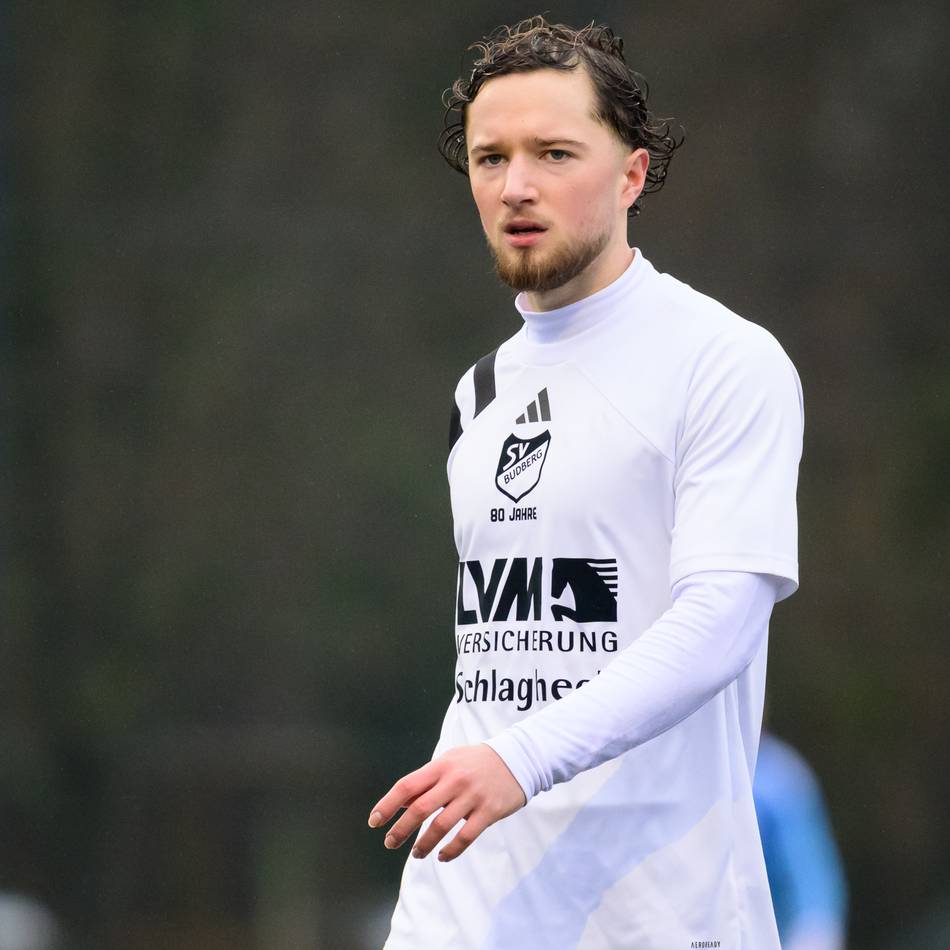 Sonntag-Spiel in Katernberg: Alessandro Hochbaum ist Budbergs Mittelfeld-Stratege