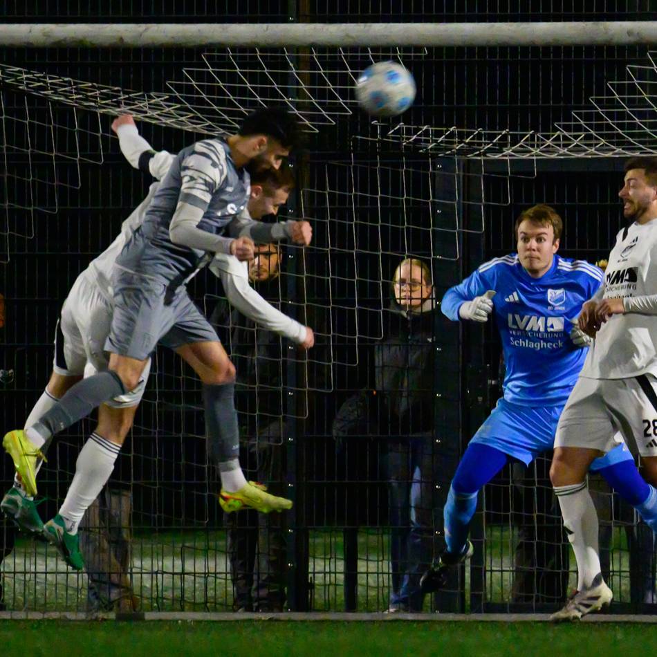 Derbysieg beim SV Budberg: Baha Arslanboga macht SV Scherpenberg glücklich