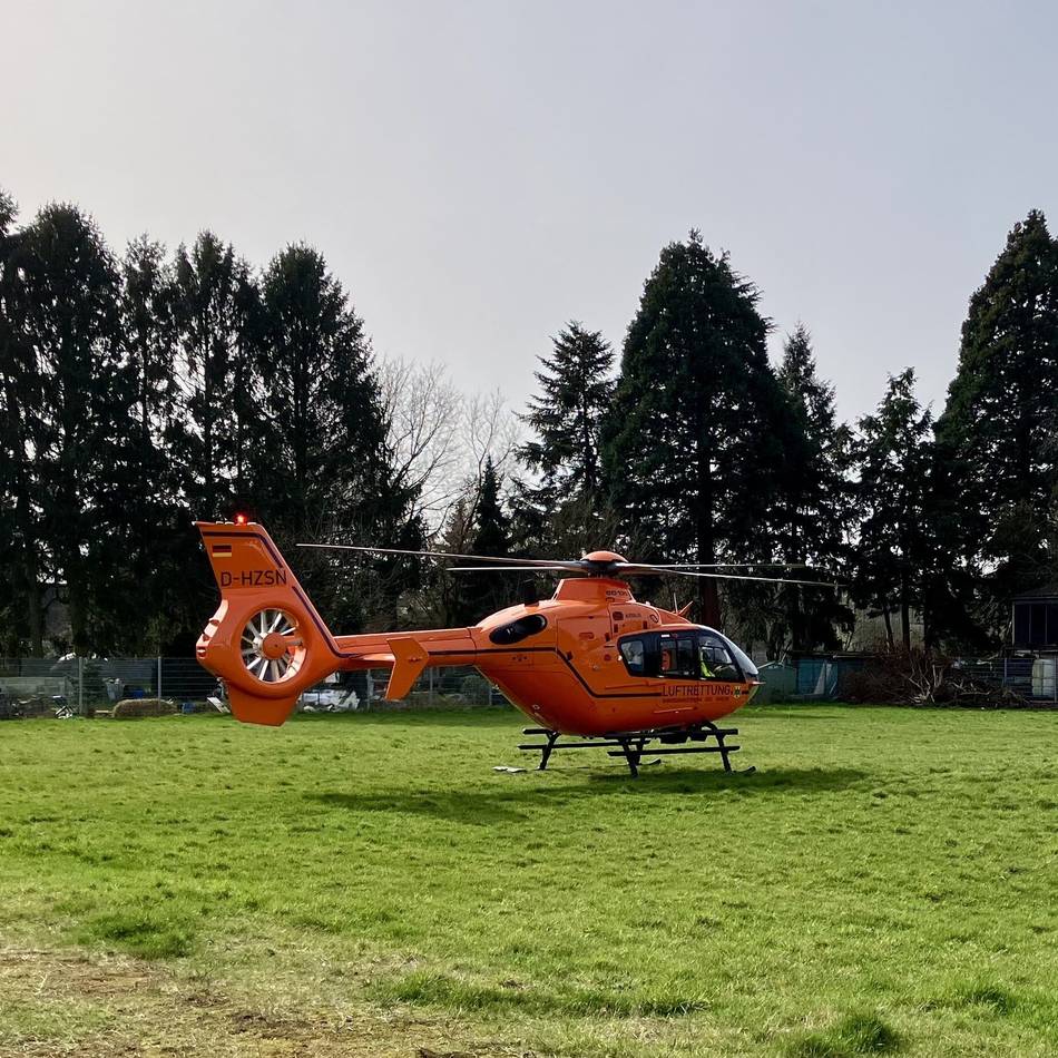 Arbeitsunfall in Hilden: 37-Jährige stürzt von Kran – Rettungshubschrauber im Einsatz