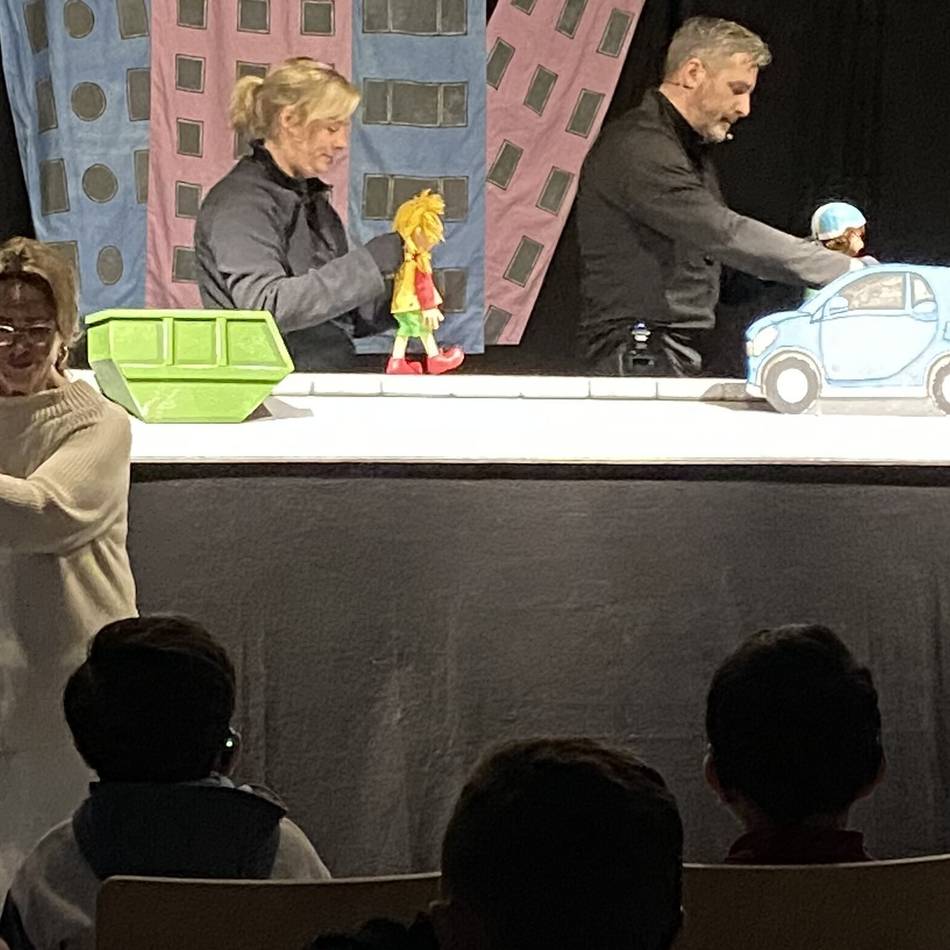 Verkehrserziehung in Krefeld: Premiere: Polizei zeigt Puppentheater für hörgeschädigte Kinder