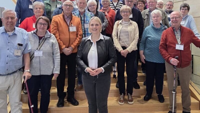 Einblick in parlamentarischen Alltag: Senioren-Union Sonsbeck zu Gast bei Charlotte Quik im Landtag