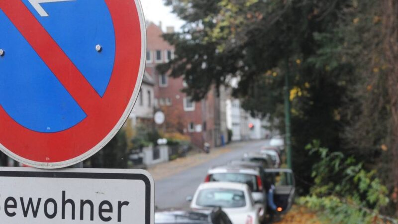 Verkehrsthemen in Neusser Bezirksausschuss: SPD fordert Anwohnerparken im Barbaraviertel