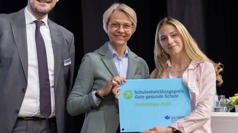 Schule im Kreis Mettmann erhält Auszeichnung: Berufskolleg Neandertal erhält Schulentwicklungspreis und Prämie