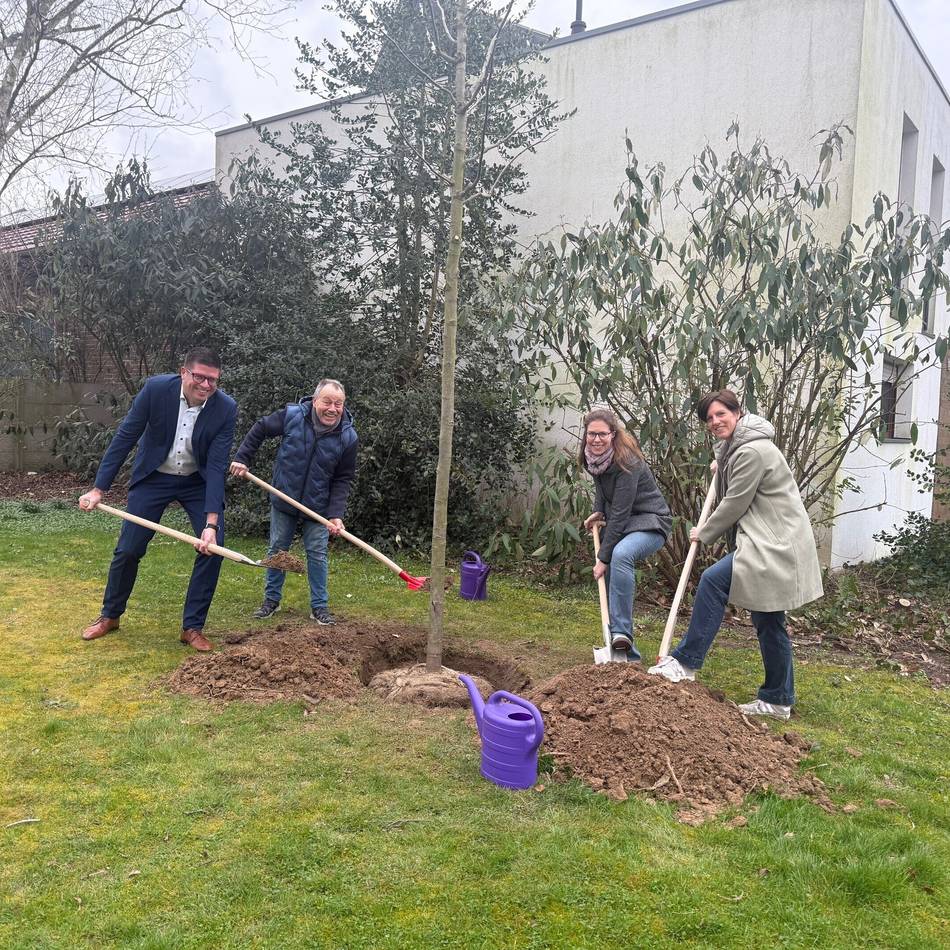 Engagement vor Ort: Zwei Amberbäume für ein grüneres Granterath