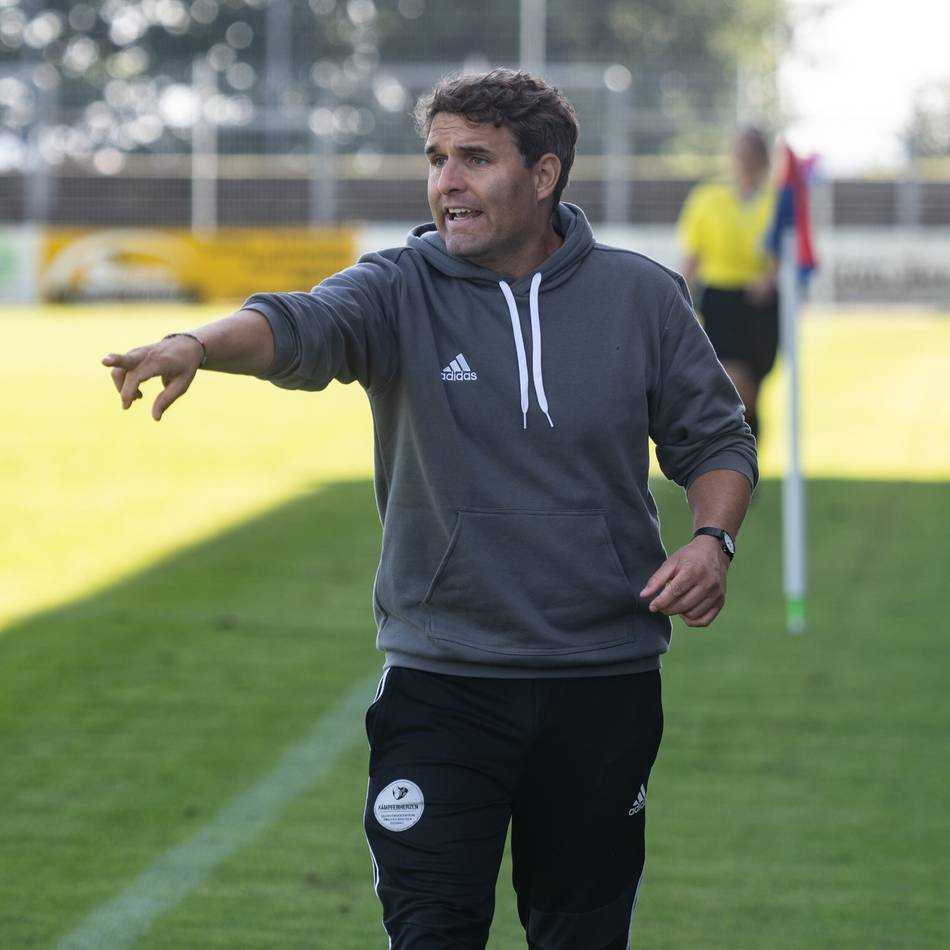 Tabellenschlusslicht der Zweiten Liga: VfR Warbeyen trennt sich von Trainer Sandro Scuderi