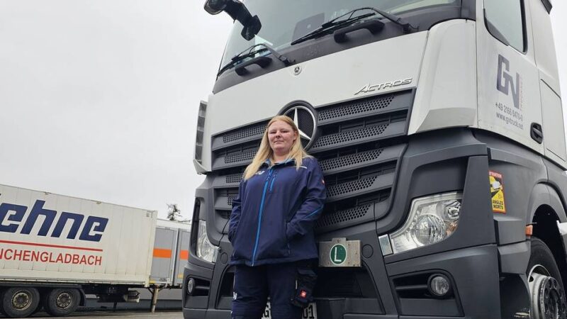 Junge Lkw-Fahrerin aus Mönchengladbach: „Die Leute gucken schon, wenn sie mich hinter dem Steuer sehen“