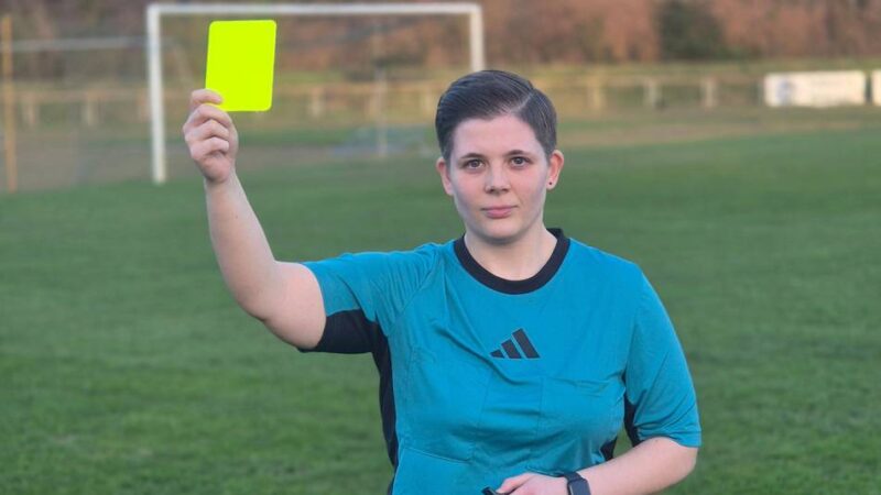 Fußball in Meerbusch: Die erste Schiedsrichterin des FC Büderich