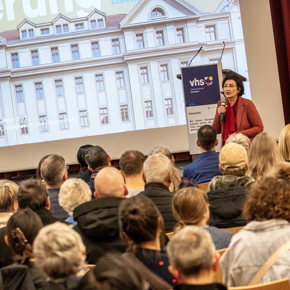 Nach Bürgerprotesten in Düsseldorf: Stadt stellt Konzept für Drogenhilfezentrum an der Eisenstraße vor
