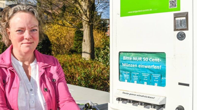Am Rathaus in Langenfeld: Es kann wieder ausgesät werden – Saatgutautomat ist befüllt