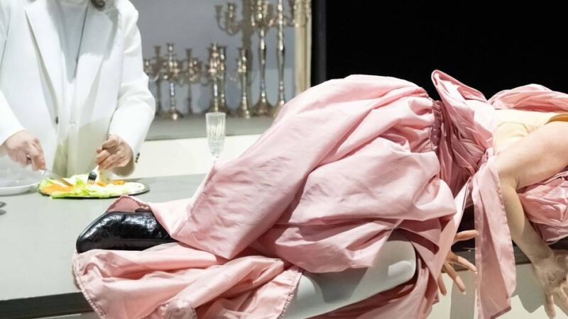 Besondere Darbietung im Krefelder Theater: Rauschender Applaus für Doppelabend im Theater