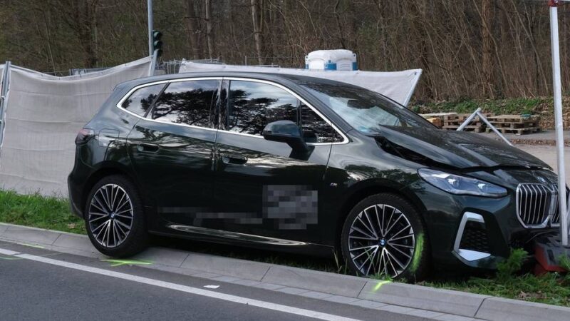 Unfall an Hauptverkehrsachse in Mönchengladbach: 58-Jähriger schwer verletzt – Kaldenkirchener Straße stundenlang gesperrt