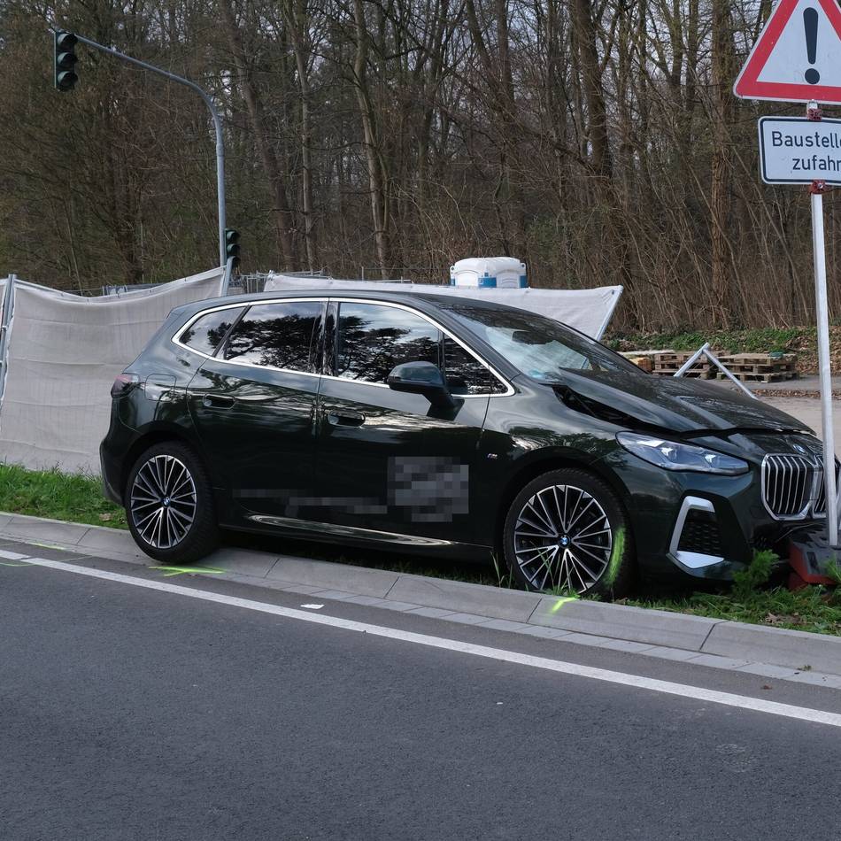 Unfall an Hauptverkehrsachse in Mönchengladbach: 58-Jähriger schwer verletzt – Kaldenkirchener Straße stundenlang gesperrt