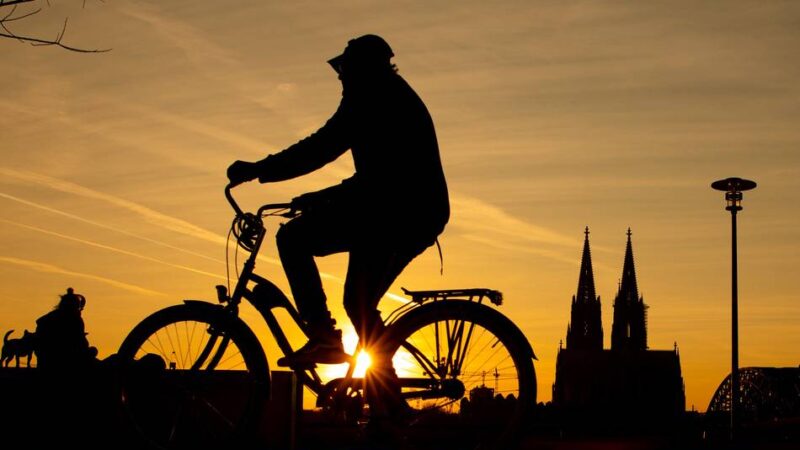 Pendlerstrecke nach Köln: Stadt Leverkusen wartet weiter auf Fördergeld für „Fahrrad-Autobahn“