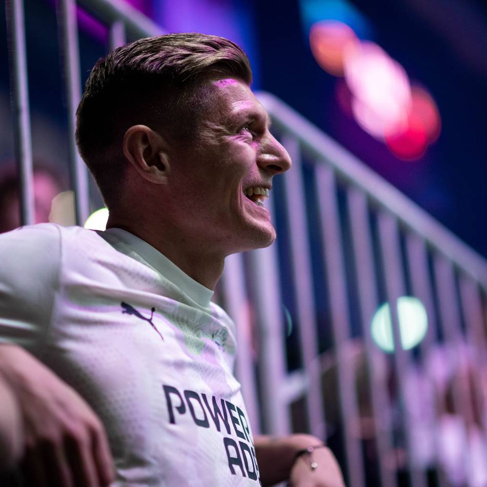 Restaurant Riva in Düsseldorf: Party mit Toni Kroos und Rudi Völler – Promis feiern im Medienhafen