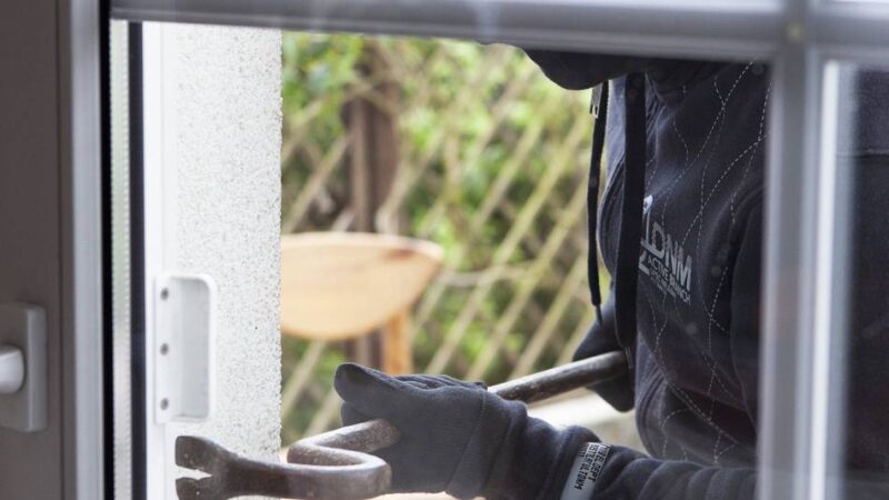 Polizei sucht Zeugen: Einbrüche in Hilden und Haan – Beute unklar