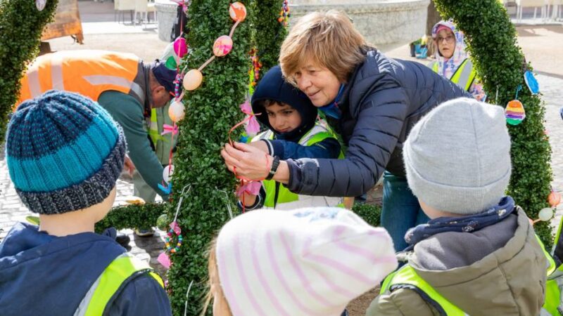 Frühlingstradition in Erkelenz: Bunte Eier, strahlende Kinder – der Osterbrunnen feiert Jubiläum
