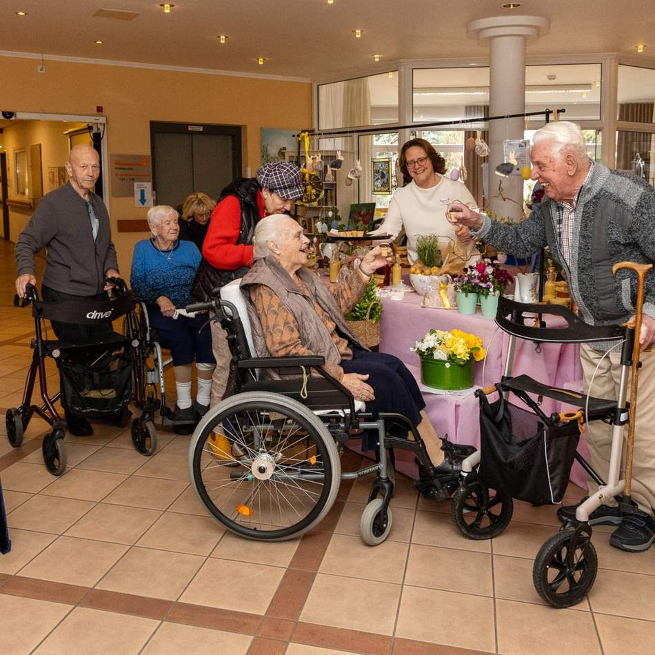 Johanniterstift in Erkelenz: Traditioneller Ostermarkt lockt Besucher ins Johanniterstift
