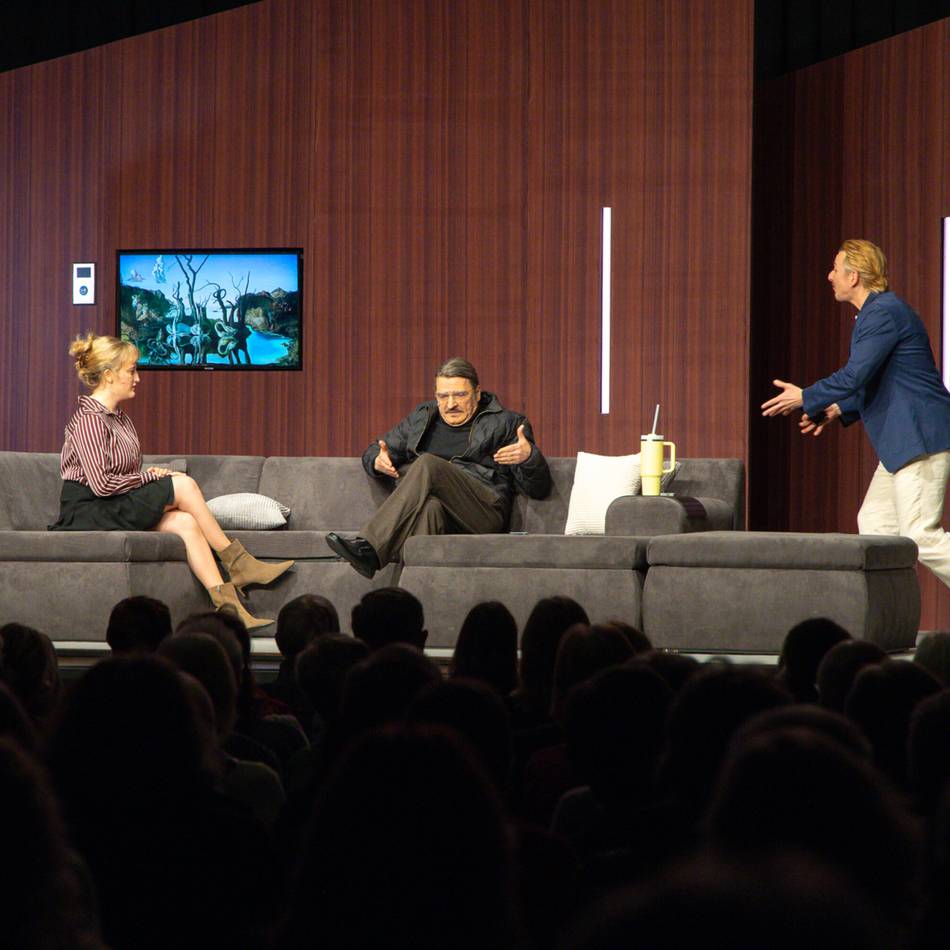 Theater in der Stadthalle Erkelenz: Wenn Feiglinge Schluss machen lassen – Turbulente Komödie begeistert Publikum