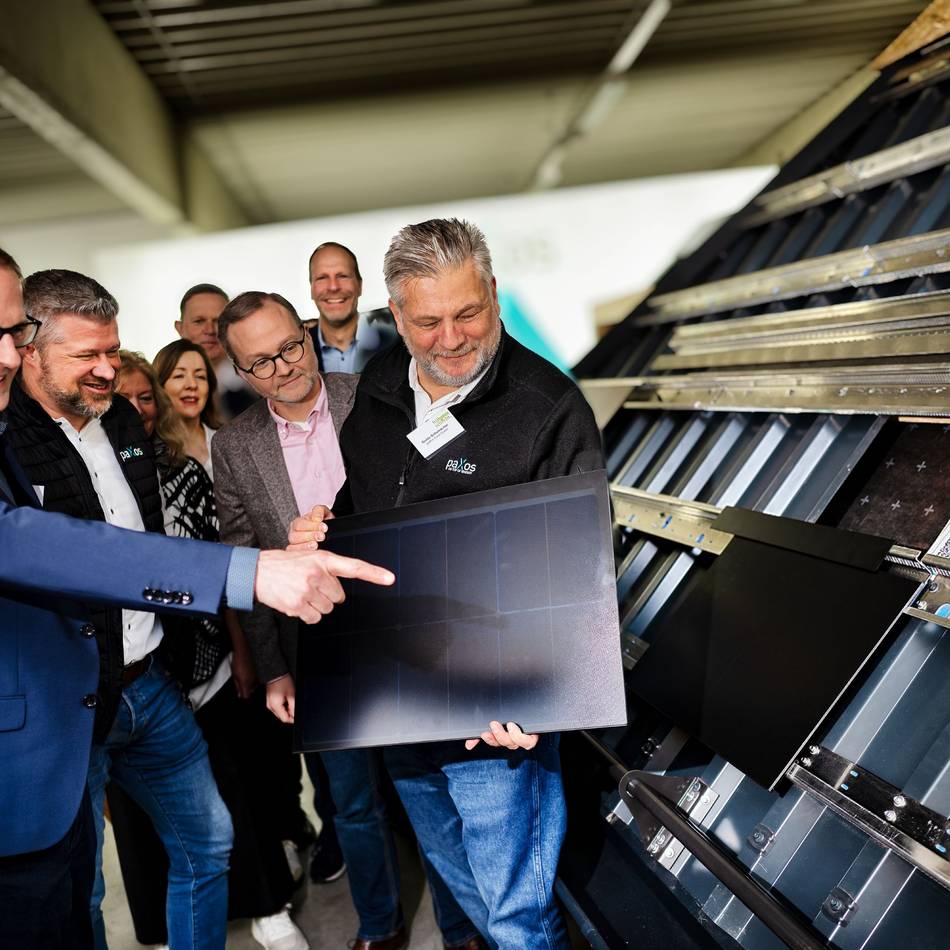 „Frühschicht“ in Langenfeld: Die Vorteile des paXos-Solardaches bei energetischen Sanierungen