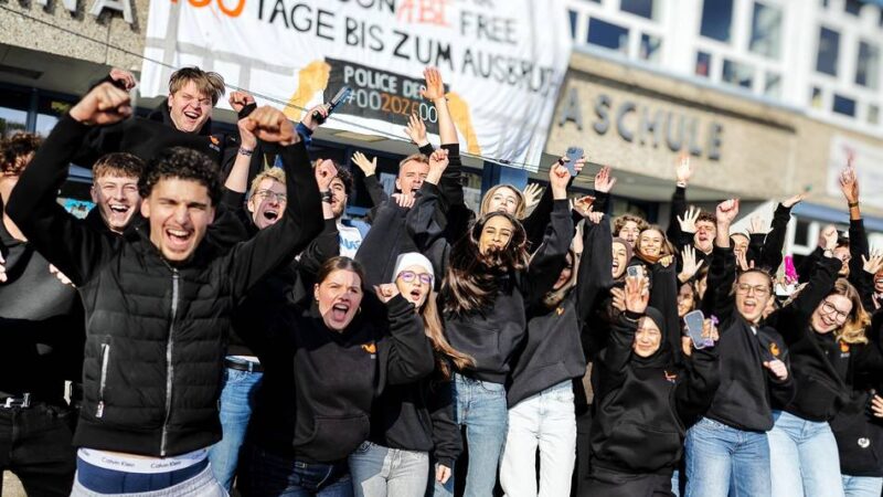 Übergang G8 auf G9 in Langenfeld: Ohne Abiturienten feierten die Lehrer selbst Mottotage