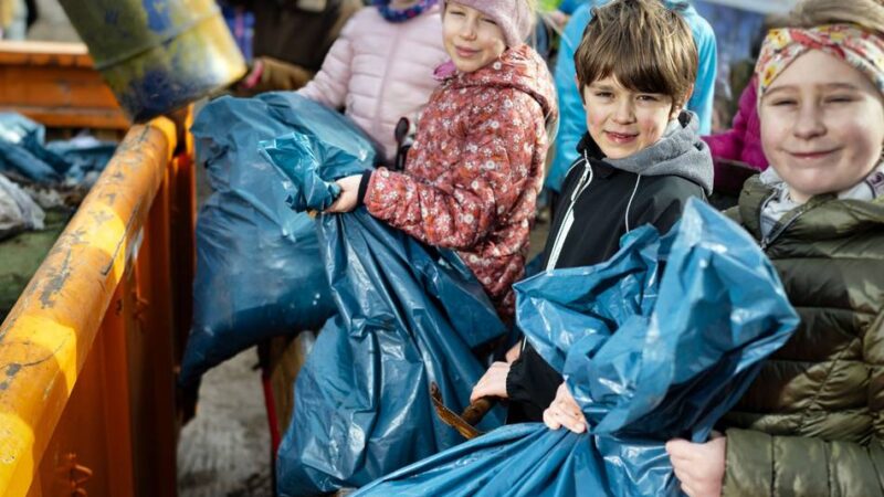 BAB-Aktion in Monheim: Putzteufelchen säubern das Rheinufer