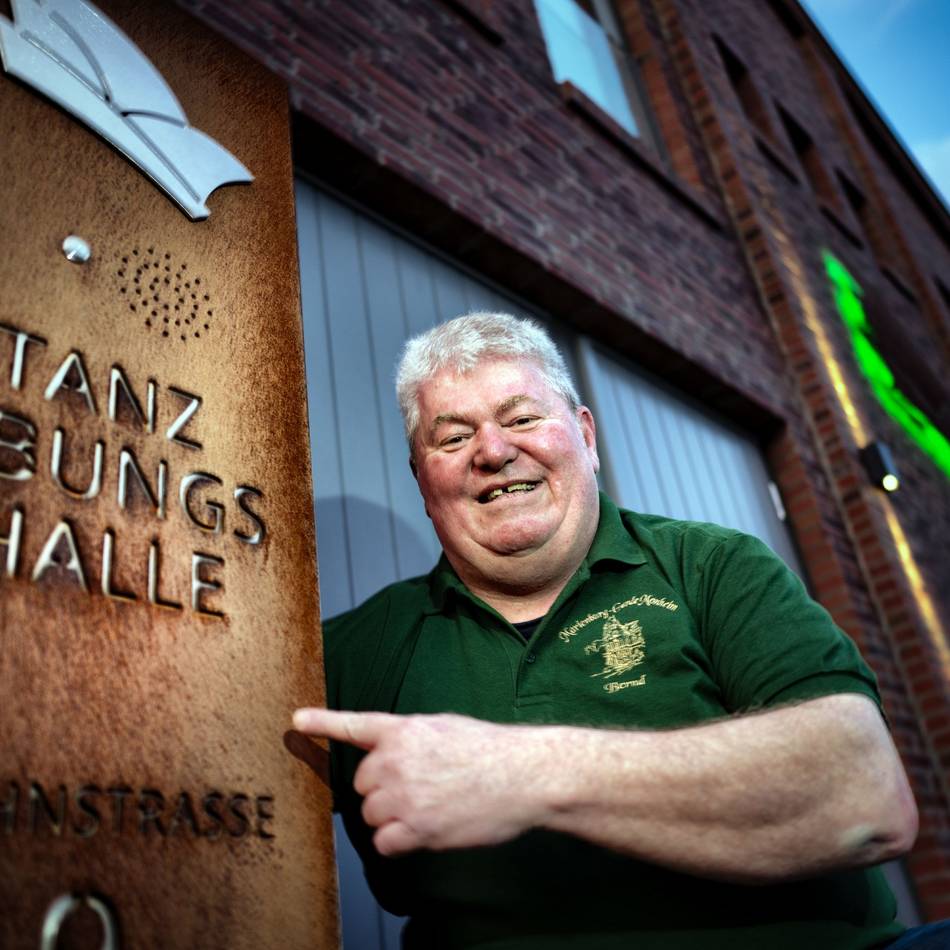 Karneval in Monheim: Bernd Meyers gibt das Kommando der Marienburg-Garde ab