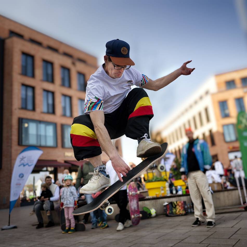 „Kick-Off“ auf dem Eierplatz: Bürgermeisterin Wienecke wirbt für Olympia in Monheim