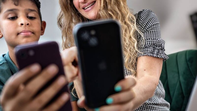 Aufklären und begleiten statt verbieten: Monheimerin gibt Medienkurse für Eltern und Kinder