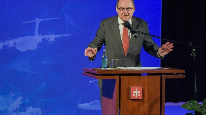 Auf der Gaesdonck in Goch: Ex-Minister Schmidt: „Vergesst den West-Balkan nicht“