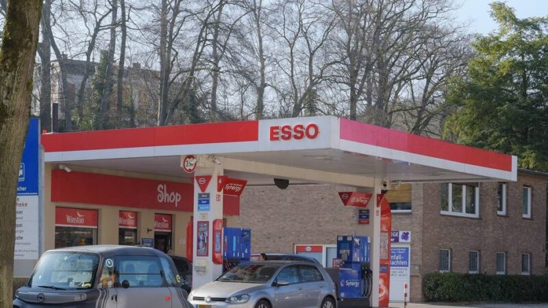 Benzin und Diesel deutlich teurer: Spritpreise steigen rasant im Kreis Kleve – „Viele Leute haben Panik bekommen“