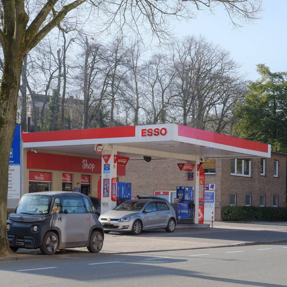 Benzin und Diesel deutlich teurer: Spritpreise steigen rasant im Kreis Kleve – „Viele Leute haben Panik bekommen“