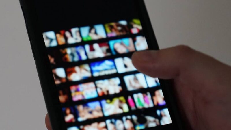 Nacktfotos und Deep Fakes: Digitale Gewalt – „Es sind fast immer die Ex-Partner“