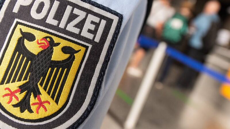 Festnahme am Düsseldorfer Flughafen: Nach Einreise ab in den Jugendarrest