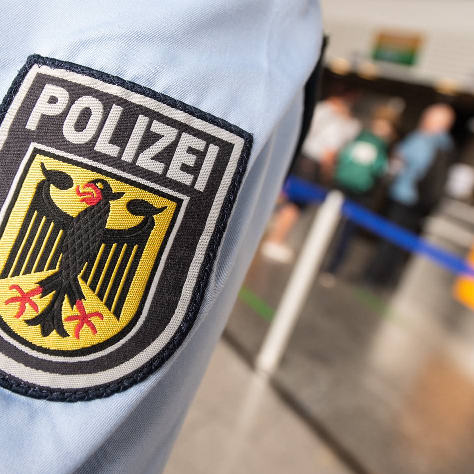 Festnahme am Düsseldorfer Flughafen: Nach Einreise ab in den Jugendarrest