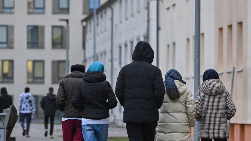 Anfrage der Freien Wähler Leverkusen: Stadt soll Auskunft über medizinische Versorgung von Asylbewerbern erteilen